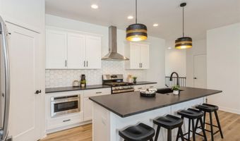 768 Clover Hill Dr, North Liberty, IA 52317