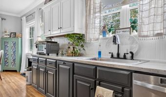 98 ROLLING GREEN Dr, Anniston, AL 36207