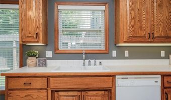 214 Hillside Dr, Baldwin City, KS 66006