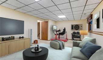 7454 Upper 24th St N, Oakdale, MN 55128