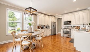 71 Compton St, Belford, NJ 07718