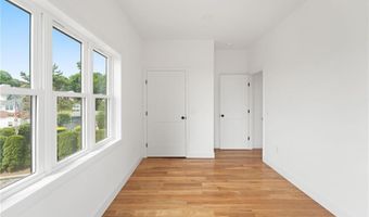 51 Burnett Rd, Warwick, RI 02889