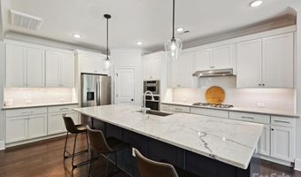7009 Providence Ln W, Charlotte, NC 28226