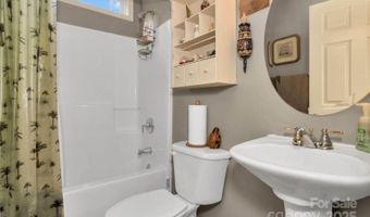 16 Sunview Cir, Arden, NC 28704