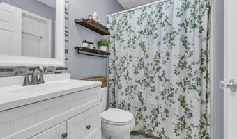 808 Beach Ave, Beachwood, NJ 08722