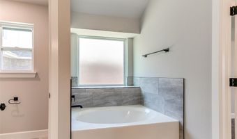 913 SW 141st St, Oklahoma City, OK 73170