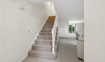 8 Cinnamon Ln, Narragansett, RI 02874