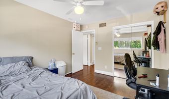 4943 AMERICANA Dr D-102, Annandale, VA 22003