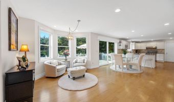 29 Weatherdeck Dr, Bourne, MA 02532