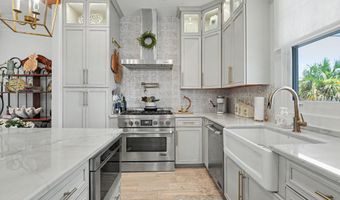 110 State St, Bay St. Louis, MS 39520