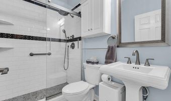 7 Woodlake Ct, Barnegat, NJ 08005