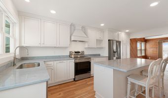 413 Club Colony Dr, Atlantic Beach, NC 28512