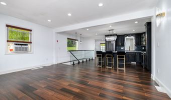 3 Henso Dr, Danbury, CT 06811