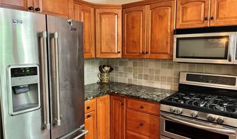 27 Venturi Grn B, North Providence, RI 02904