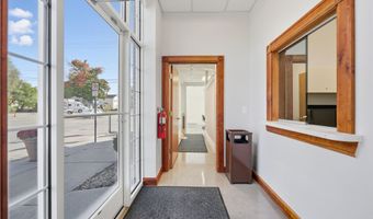 218 S Main St, Almont, MI 48003
