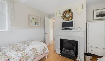 439 Wandsworth St, Narragansett, RI 02882