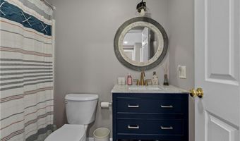 231 Maple Ave 203, Newport, RI 02840