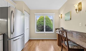 2 Martingale Ln, Narragansett, RI 02882