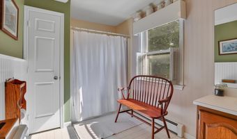 1 E Gate Rd, Danbury, CT 06811