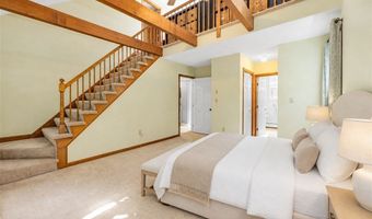 5 Strawberry Ln, Billerica, MA 01821