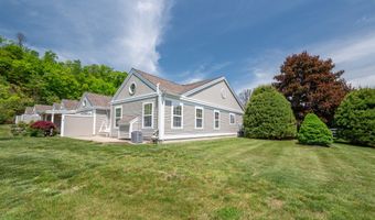 12 Saint George Pl 12, Newtown, CT 06482