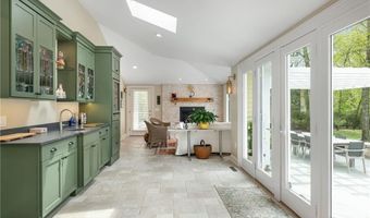 180 Ten Rod Rd, North Kingstown, RI 02852