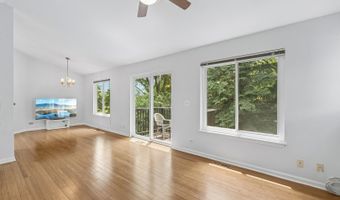 2692 S Embers Ln, Arlington Heights, IL 60005