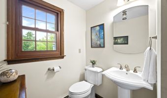 10 Candlewood Dr, Amherst, NH 03031