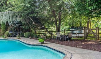 28 Doherty Dr, Middletown, NJ 07748