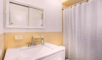 55 W 1ST St C6, Bayonne, NJ 07002