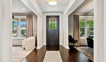 907 S Vail Ave, Arlington Heights, IL 60005