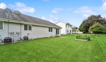 1670 W ROSELAWN Dr, Appleton, WI 54914