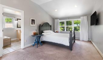 30 Loring Rd, Bristol, RI 02809