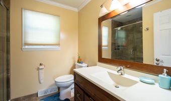 51 Aspen Cir, Albany, NY 12208