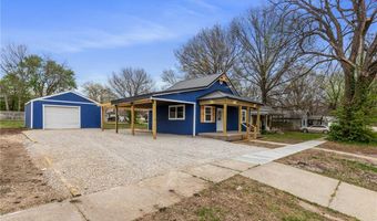 221 E 2nd Ave, Garnett, KS 66032