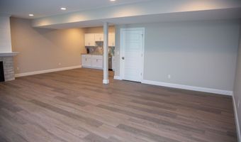 2282 Helle Dr, Asbury, IA 52002