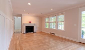 122 Sylvan Dr, East Greenwich, RI 02818