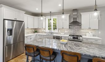 8 Stone Creek Dr, Brentwood, NH 03833