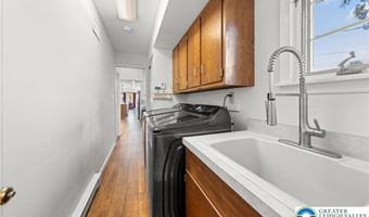 3146 Club Dr, Allentown, PA 18103