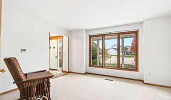 1110 Sandalwood Ct SW, Altoona, IA 50009