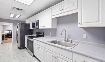 8 Chestnut Dr, Bedford, NH 03110