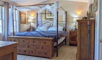 4 Spinnaker Dr, East Providence, RI 02915