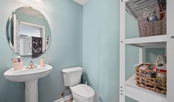 32 MARINA Dr, Bayonne, NJ 07002