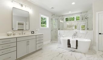 8202 MOCKINGBIRD Dr, Annandale, VA 22003
