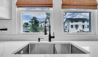 5110 N 19TH Rd N, Arlington, VA 22207