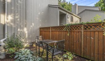 2174 Overlook Ct, Ann Arbor, MI 48103