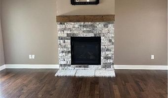 15653 Lakeside Dr, Basehor, KS 66007