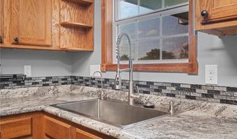 1003 Lisa Ct, Baldwin City, KS 66006