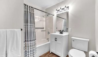 49 Rose St APT 109, Branford, CT 06405