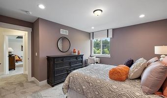 6104 N TRAILWOODS Dr, Ann Arbor, MI 48103